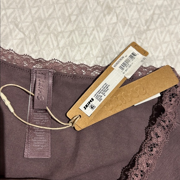 SKIMS | Lightweight Stretch Cotton Lace Boyshorts | M - Picture 5 of 5